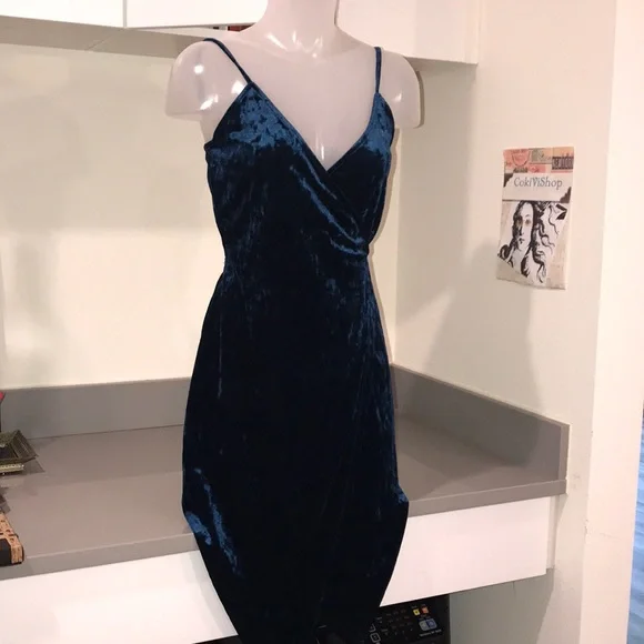 🦚Peacock blue VELVET Wrap dress by Socialite - Picture 1 of 5